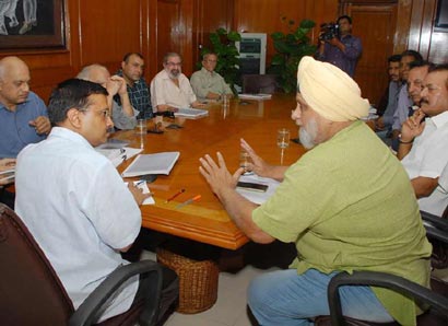 Kejriwal-and-bishan-singh-b