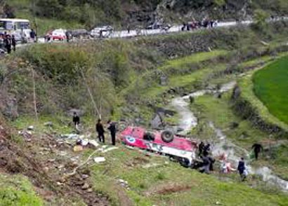 bus-falling-into-the-ditch