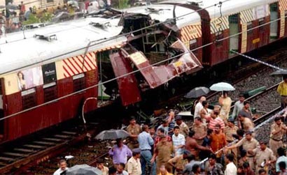 mumbai-train-blast-01