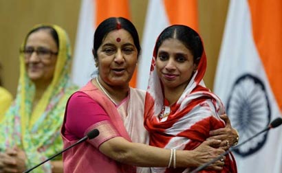 sushma-swaraj-geeta-afp_650